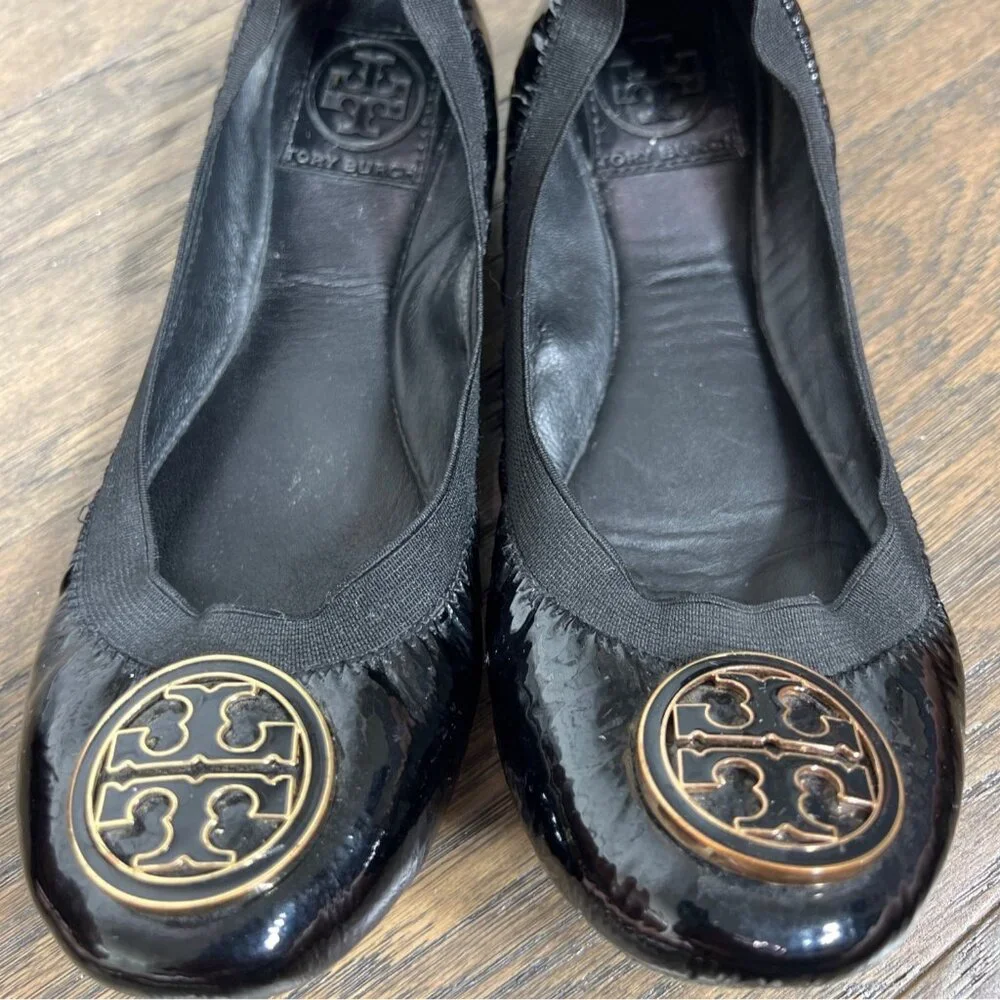 TORY BURCH Caroline Patent Leather Ballet Flats Black Gold/Black Medallion 7.5